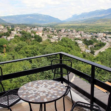 Guest House Amades Gjirokastër Exteriör bild