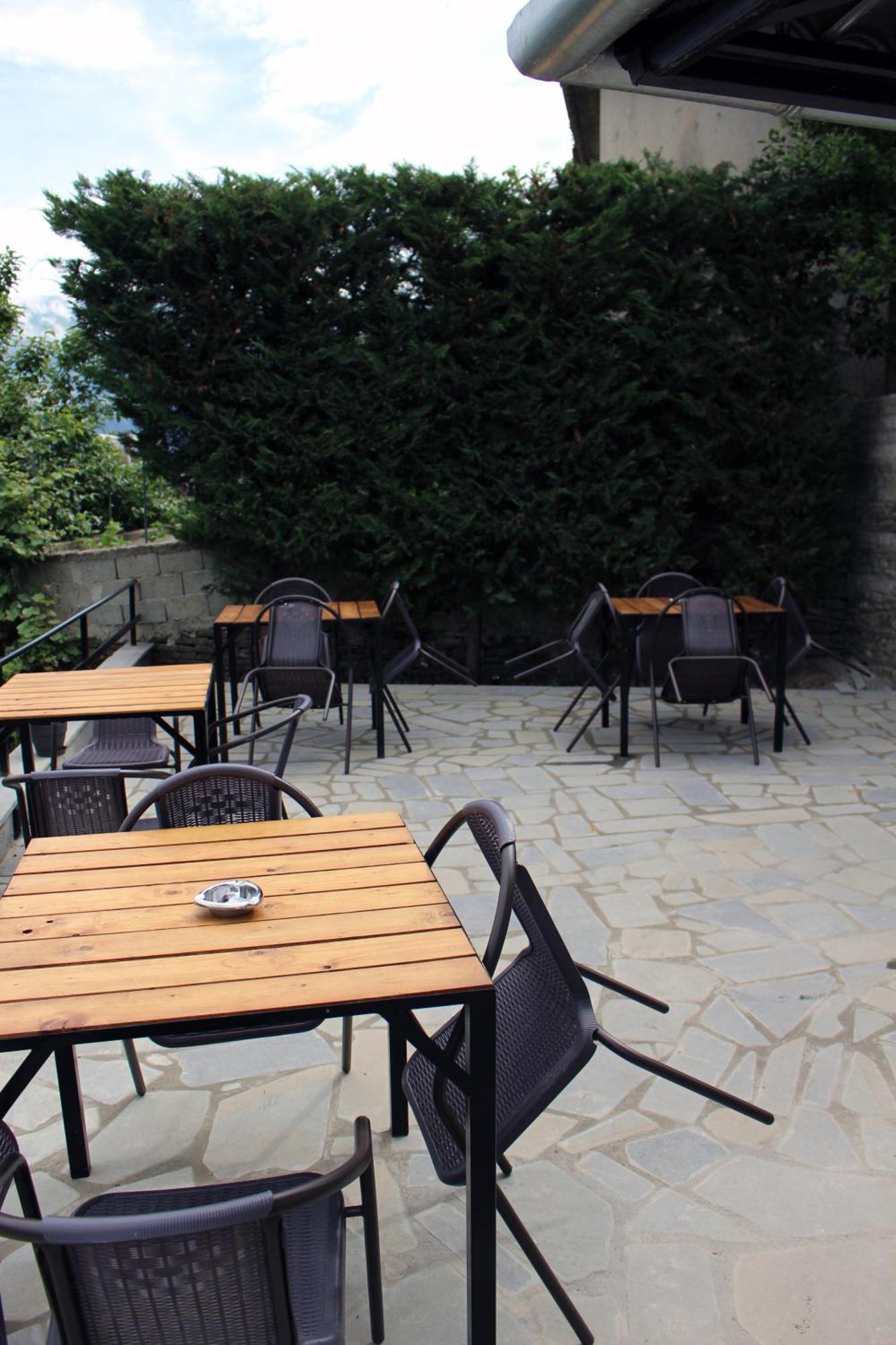 Guest House Amades Gjirokastër Exteriör bild